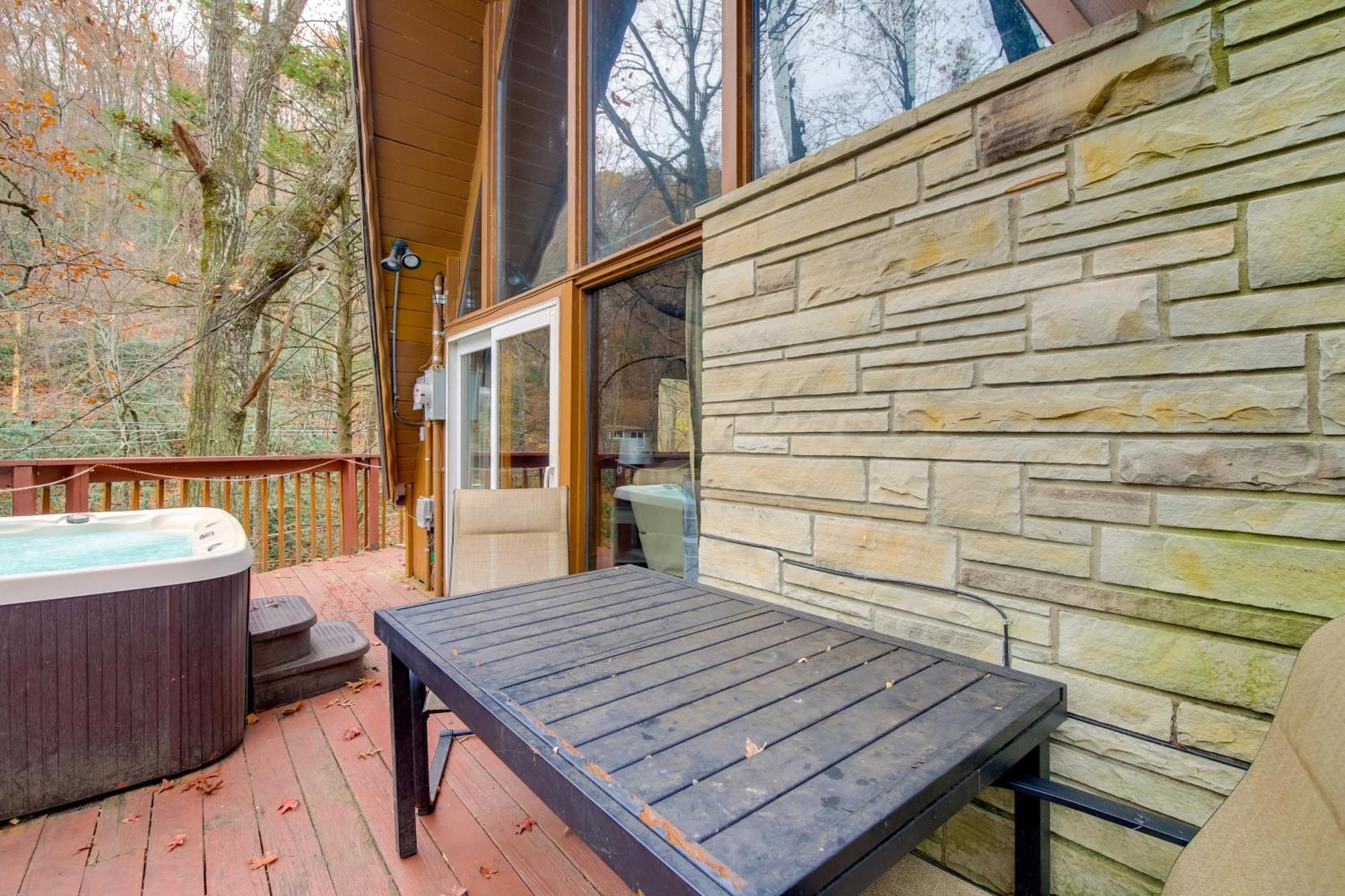 Gatlinburg A-Frame Home With Hot Tub Near Parkway المظهر الخارجي الصورة