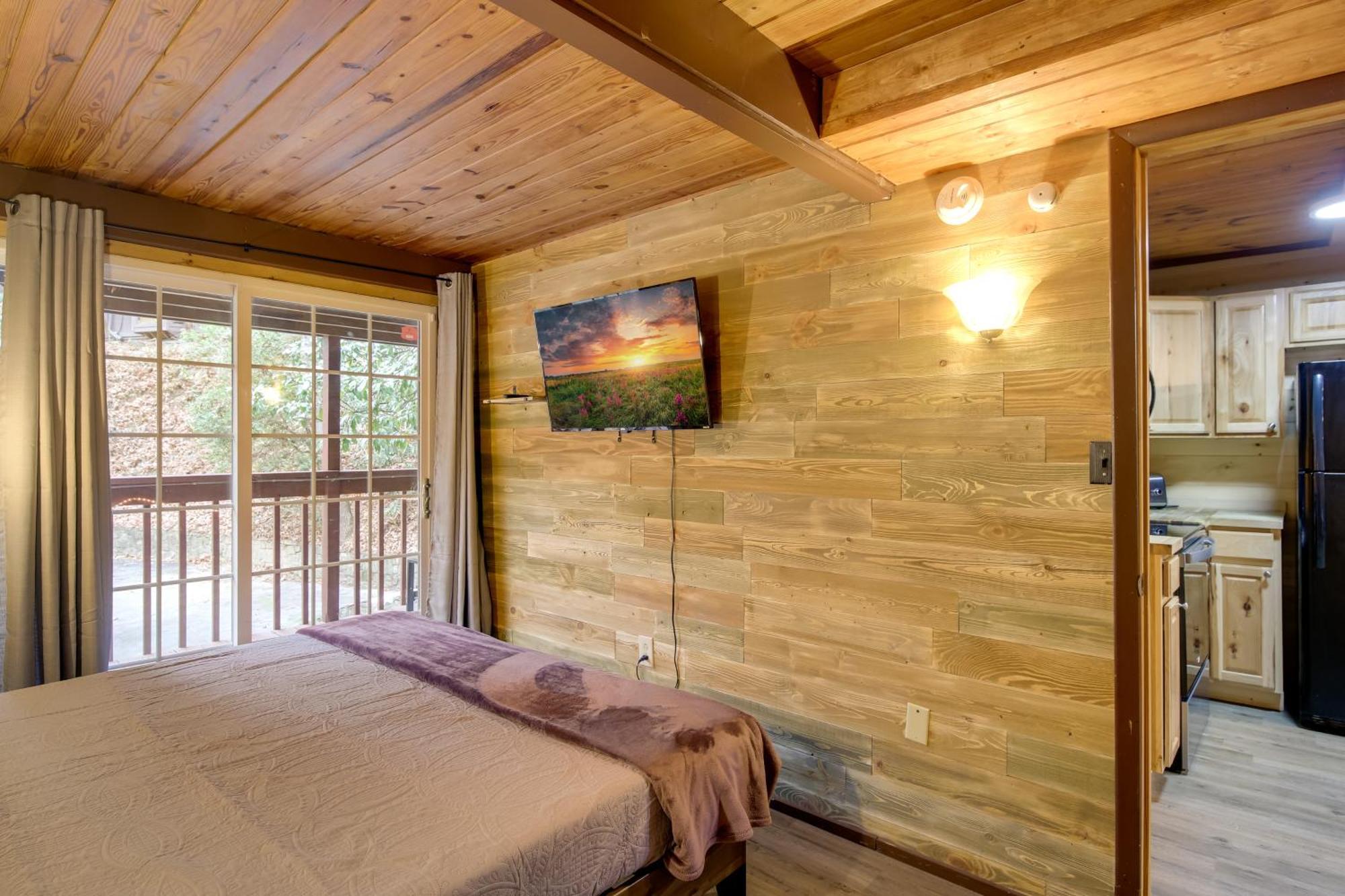 Gatlinburg A-Frame Home With Hot Tub Near Parkway المظهر الخارجي الصورة
