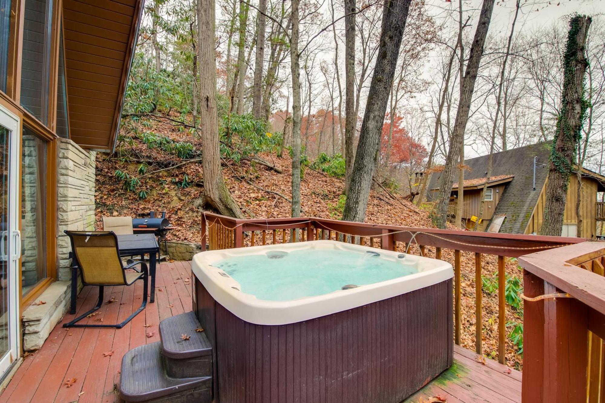 Gatlinburg A-Frame Home With Hot Tub Near Parkway المظهر الخارجي الصورة