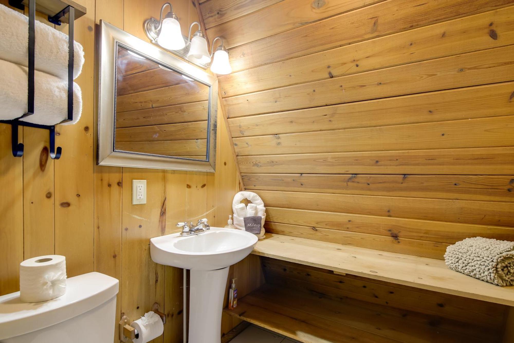 Gatlinburg A-Frame Home With Hot Tub Near Parkway المظهر الخارجي الصورة