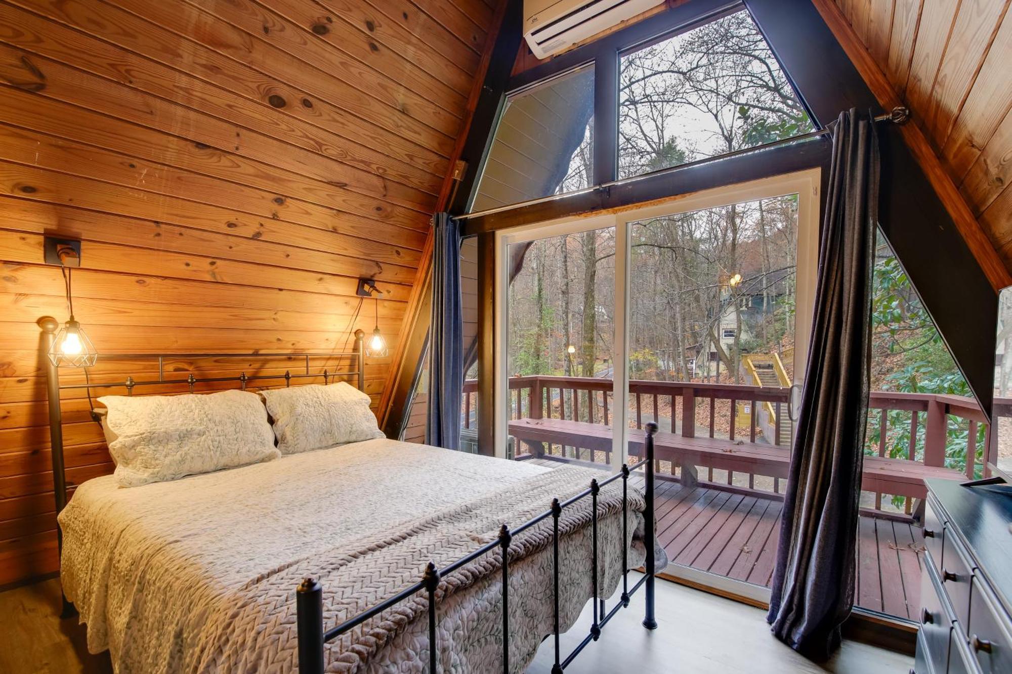 Gatlinburg A-Frame Home With Hot Tub Near Parkway المظهر الخارجي الصورة