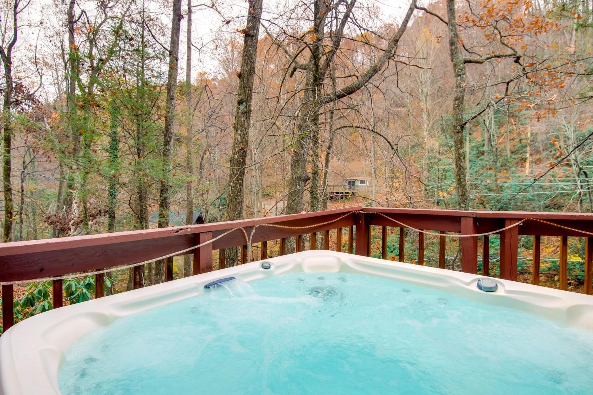 Gatlinburg A-Frame Home With Hot Tub Near Parkway المظهر الخارجي الصورة